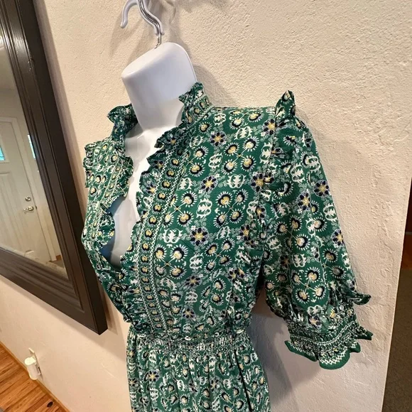 Max Studio Green and White Patterned Maxi Dress size small, about 48 inches long - Picture 2 of 7